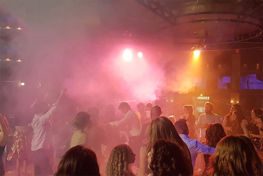 &Phi;&omega;&tau;&iota;&sigma;&tau;&iota;&kappa;ή &kappa;ά&lambda;&upsilon;&psi;&eta; &gamma;&alpha;&mu;ή&lambda;&iota;&alpha;&sigmaf; &delta;&epsilon;&xi;ί&omega;&sigma;&eta;&sigmaf;