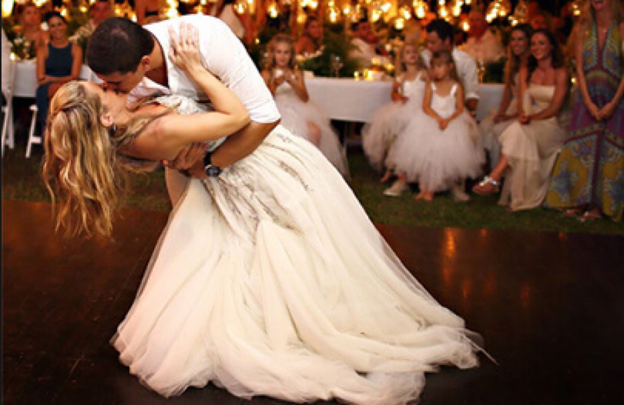 &Epsilon;&lambda;&lambda;&eta;&nu;&iota;&kappa;ά &tau;&rho;&alpha;&gamma;&omicron;ύ&delta;&iota;&alpha; &gamma;&iota;&alpha; &tau;&omicron; &pi;&rho;ώ&tau;&omicron; &chi;&omicron;&rho;ό &tau;&omicron;&upsilon; &zeta;&epsilon;ύ&gamma;&omicron;&upsilon;&sigmaf;