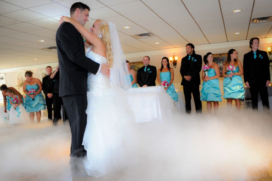 &Chi;&omicron;&rho;ό&sigmaf; &sigma;&tau;&alpha; &sigma;ύ&nu;&nu;&epsilon;&phi;&alpha; | Dancing on clouds